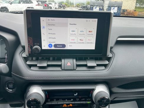 Used 2025 Toyota RAV4 XLE AWD/4WD image 13