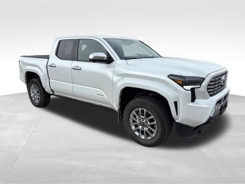 Used 2024 Toyota Tacoma Limited w/ Limited Package (LT) AWD/4WD image 7