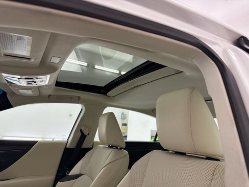 Used 2022 Lexus ES 350 w/ Premium Package FWD image 25