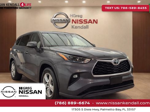 Used 2022 Toyota Highlander LE AWD/4WD image 1