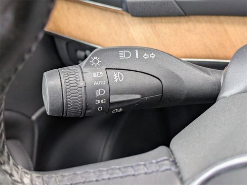 Certified 2022 Volvo XC90 T6 Momentum image 35