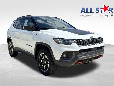 Used 2025 Jeep Compass Trailhawk AWD/4WD image 1