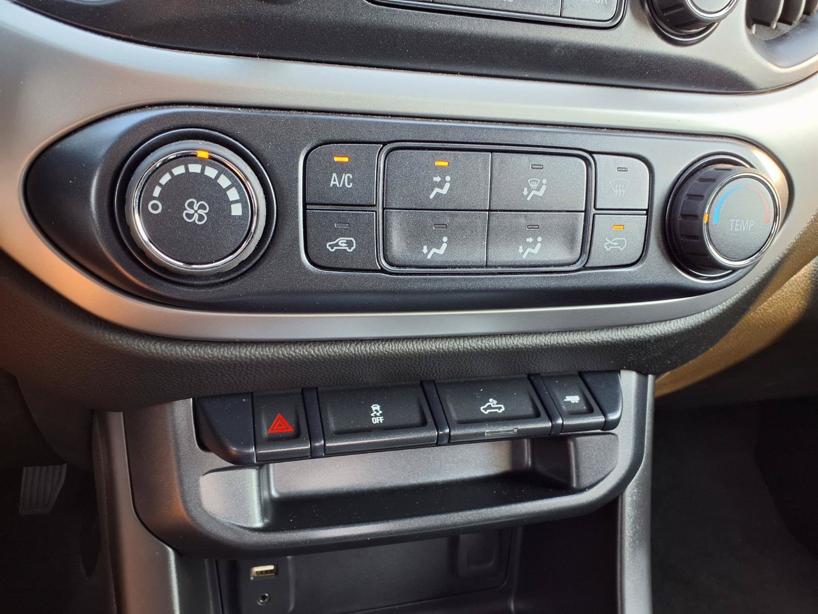 Used 2017 Chevrolet Colorado LT AWD/4WD image 6