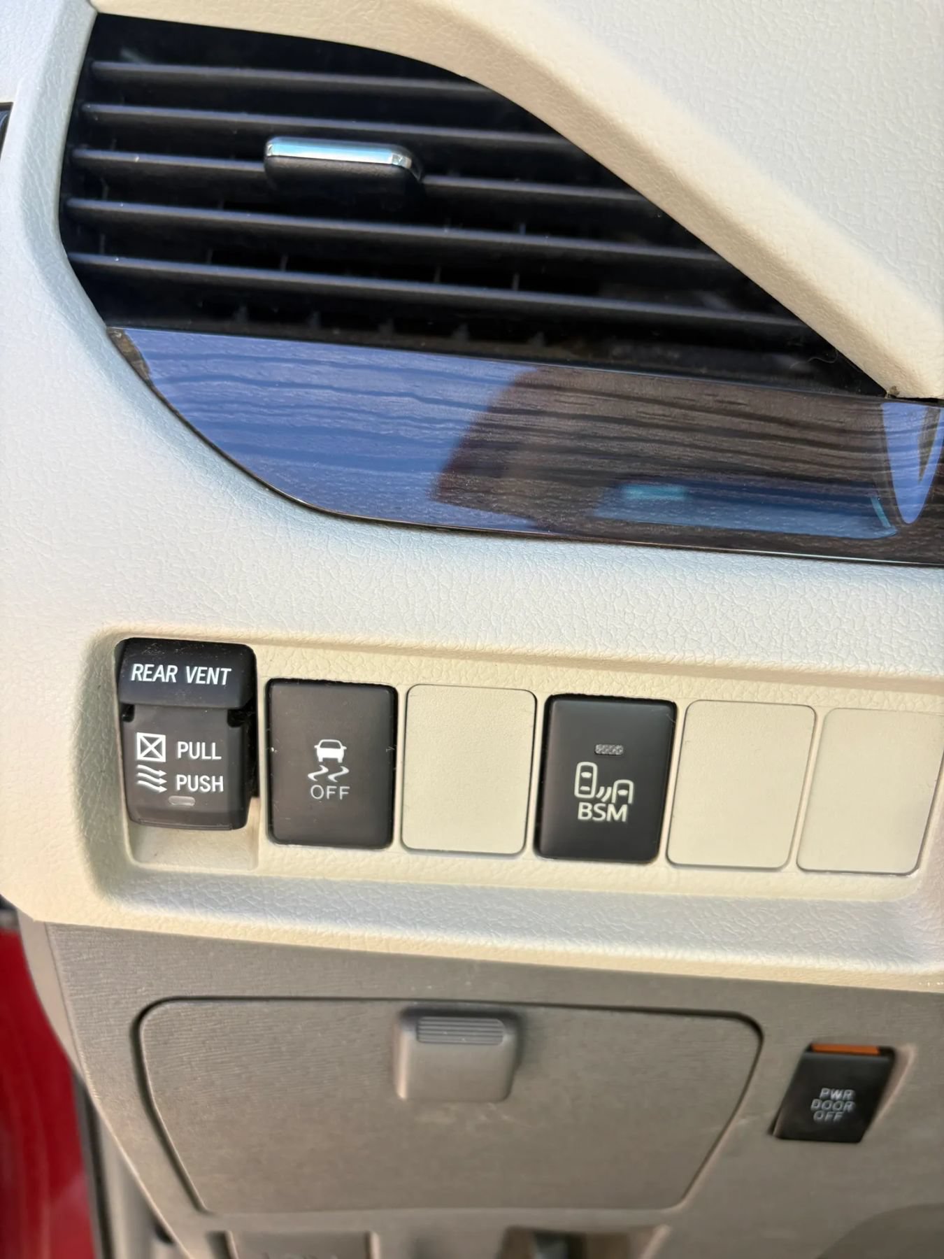 Used 2017 Toyota Sienna XLE AWD/4WD image 13