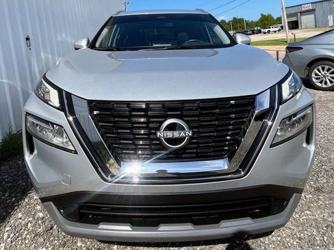 Used 2023 Nissan Rogue SV w/ SV Premium B Package image 2