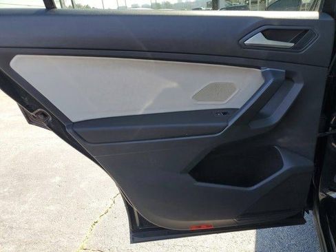 Used 2021 Volkswagen Tiguan SE image 10