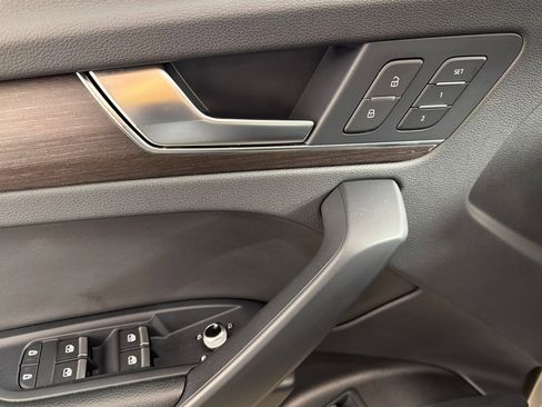 Used 2023 Audi Q5 e Premium w/ Convenience Package image 10