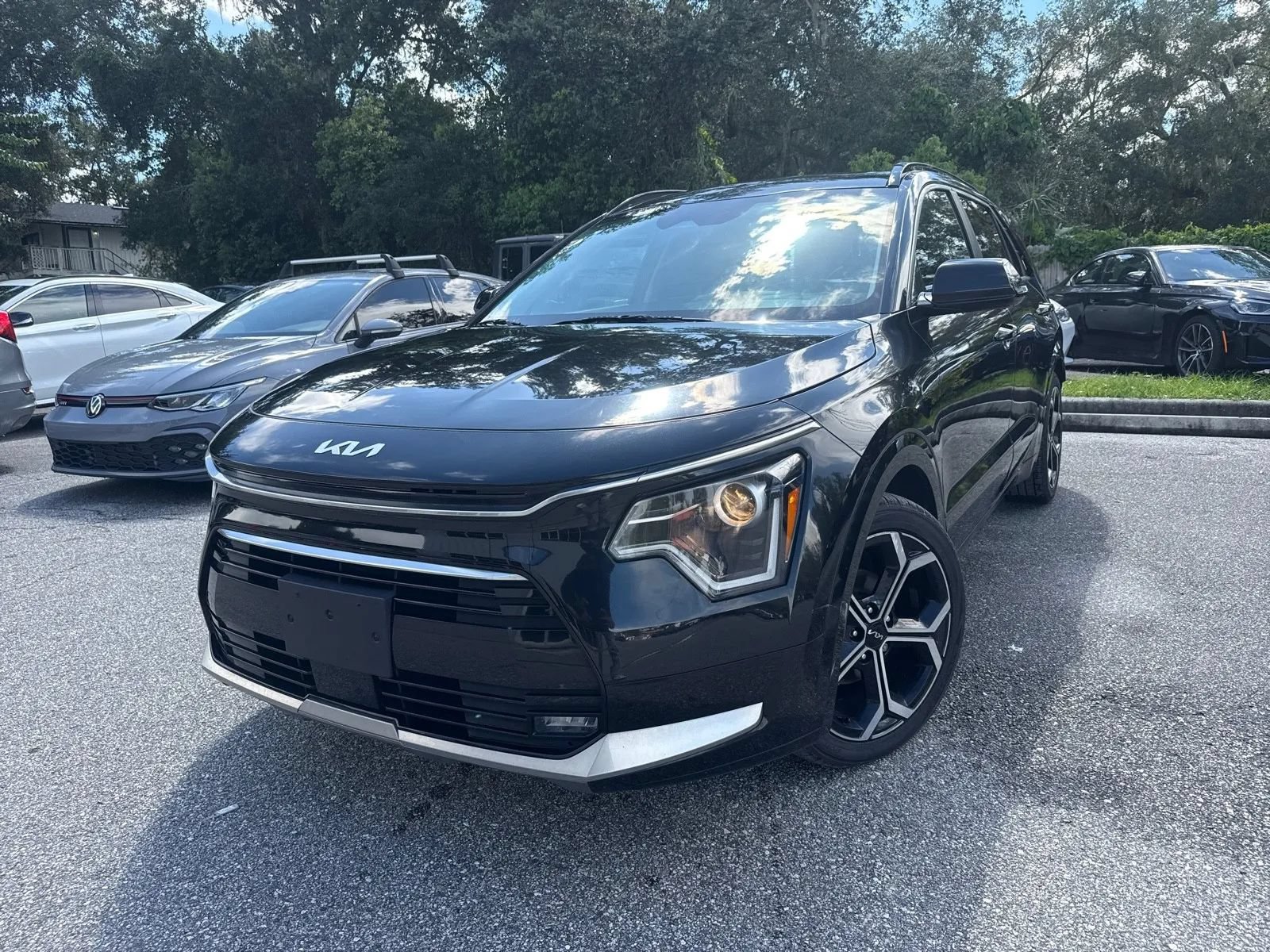 Used 2023 Kia Niro EX Touring FWD image 2