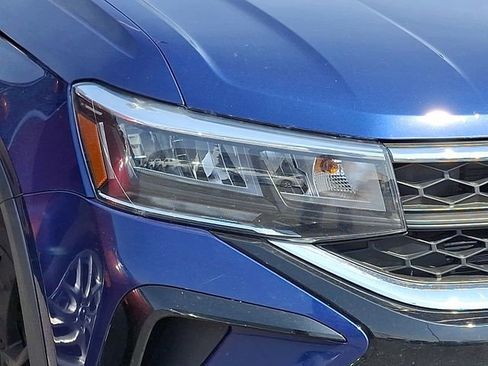 Used 2022 Volkswagen Taos SE w/ Panoramic Sunroof Package image 8