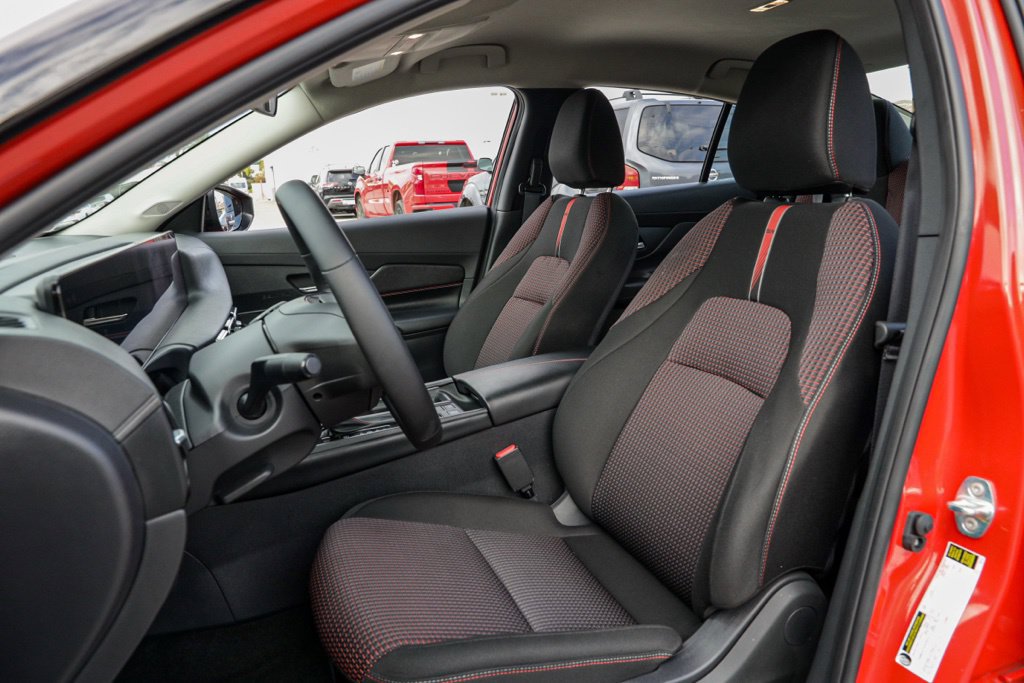 Used 2026 Nissan Sentra SR w/ Floor Mat Package FWD image 18