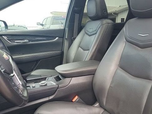 Used 2022 Cadillac XT5 Premium Luxury w/ Technology Package AWD/4WD image 12
