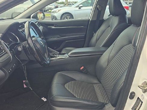 Used 2019 Toyota Camry SE FWD image 6