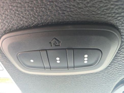 Used 2019 Jeep Wrangler Unlimited Sahara image 32