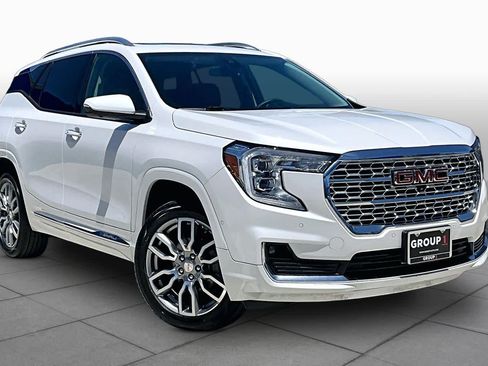 Used 2024 GMC Terrain Denali w/ Denali Premium Package AWD/4WD image 3