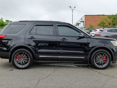 Used 2017 Ford Explorer XLT w/ Equipment Group 202A AWD/4WD image 8