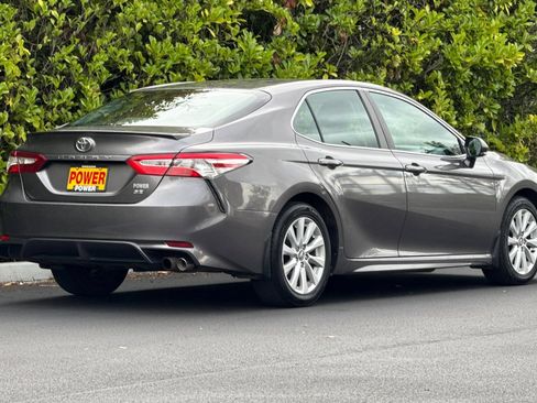 Used 2020 Toyota Camry SE FWD image 4