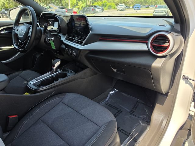 Used 2024 Chevrolet Trax RS w/ Driver Confidence Package FWD image 14
