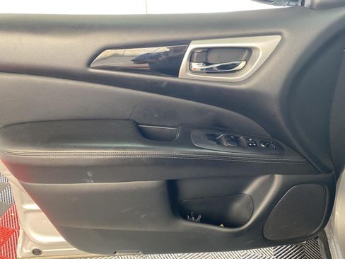 Used 2019 Nissan Pathfinder S AWD/4WD image 15