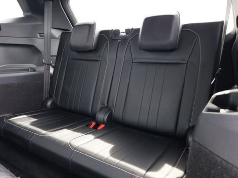 Used 2022 Volkswagen Tiguan SE R-Line FWD image 27