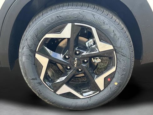 New 2026 Kia Seltos S FWD image 11