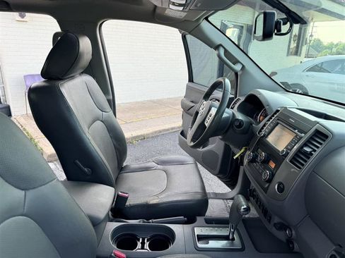 Used 2013 Nissan Frontier SL w/ Moonroof Pkg AWD/4WD image 14