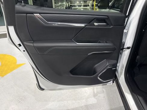 Used 2025 GMC Acadia Elevation image 24