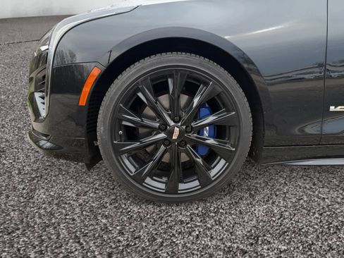 Used 2021 Cadillac CT4 V w/ Technology Package image 14