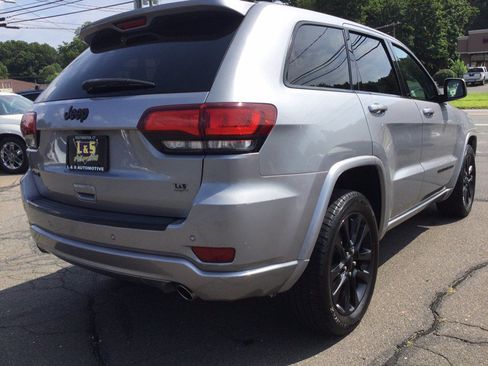 Used 2018 Jeep Grand Cherokee Altitude AWD/4WD image 8