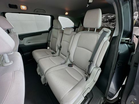 Used 2018 Honda Odyssey EX image 27