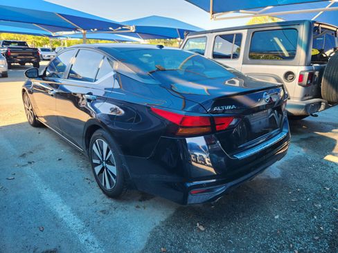 Used 2022 Nissan Altima 2.5 SV w/ SV Premium Package image 3