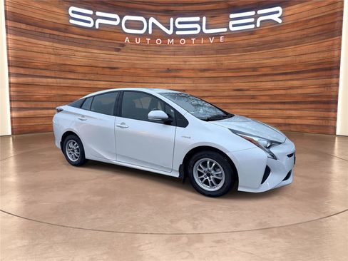 Used 2016 Toyota Prius Two image 7