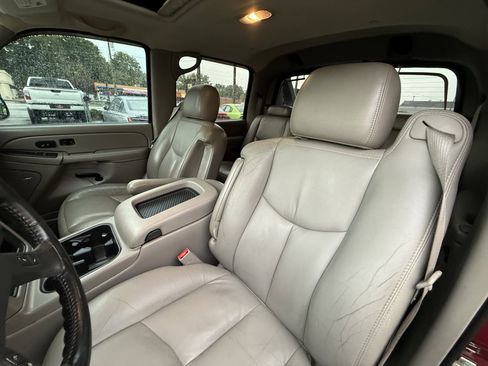 Used 2005 Chevrolet Avalanche Z71 w/ Sun And Sound Package image 17