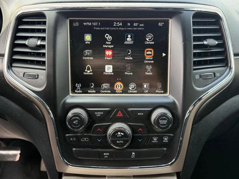 Used 2014 Jeep Grand Cherokee Laredo w/ 18" Wheel & 8.4" Radio Group AWD/4WD image 25