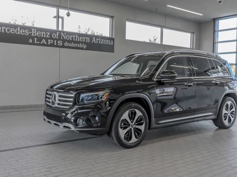 Used 2025 Mercedes-Benz GLB 250 image 3