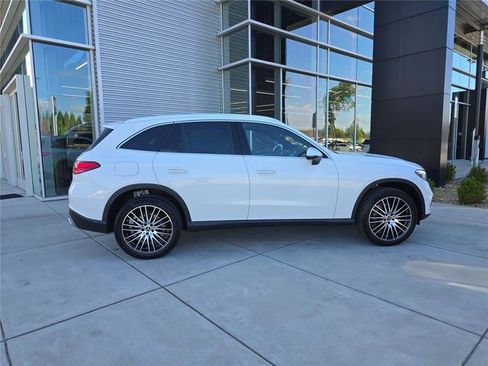 Used 2026 Mercedes-Benz GLC 300 4MATIC image 2