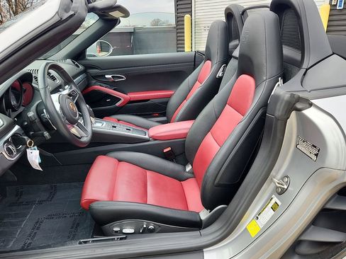 Used 2019 Porsche 718 Boxster S image 5