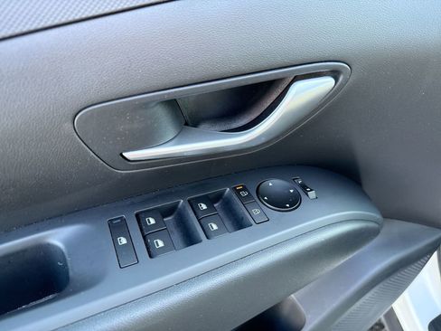 Used 2025 Hyundai Tucson SE image 16