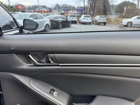 Used 2018 Honda Accord Sport image 25