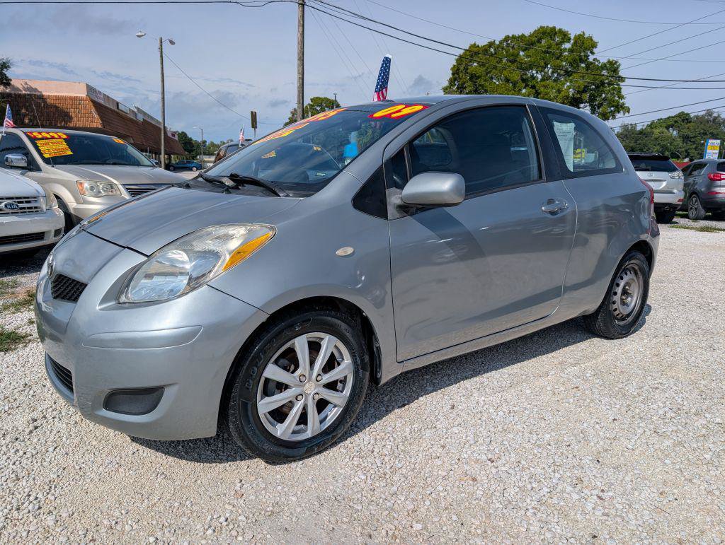 Used 2009 Toyota Yaris 2-Door Hatchback FWD image 3