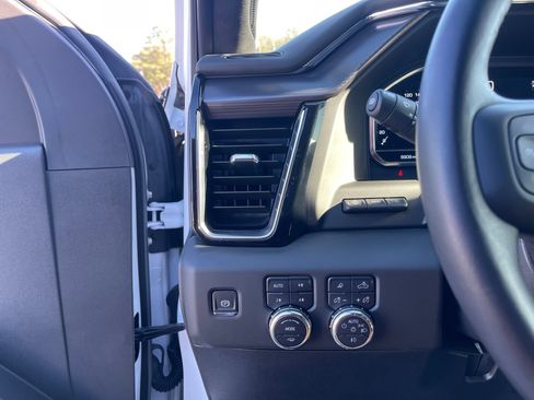 Used 2025 GMC Sierra 2500 Denali Ultimate image 15