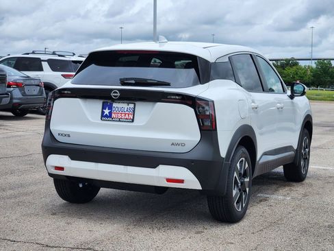 New 2025 Nissan Kicks SV AWD/4WD image 3