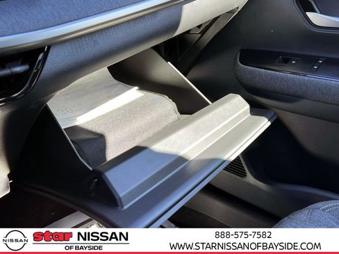 Used 2025 Nissan Kicks SV w/ SV Premium Package image 31