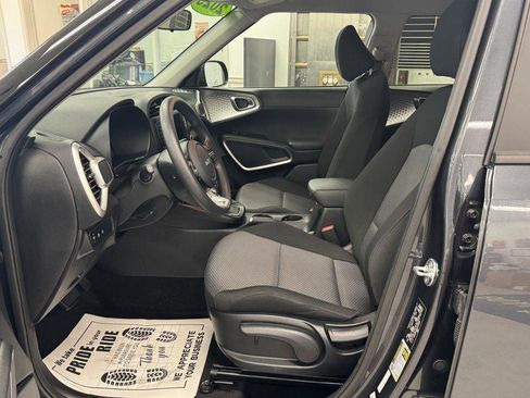 Used 2025 Kia Soul LX w/ LX Technology Package image 12
