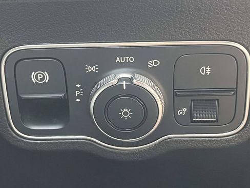 Used 2021 Mercedes-Benz GLB 250 image 33