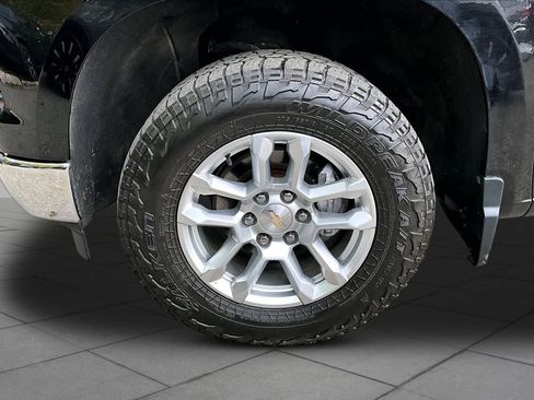 Used 2022 Chevrolet Silverado 1500 LT AWD/4WD image 11