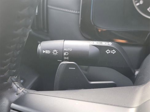 Used 2024 Nissan Pathfinder SV image 18