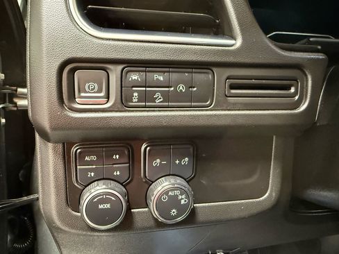 Used 2023 Chevrolet Suburban Premier image 14