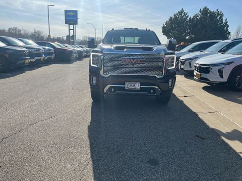 Used 2021 GMC Sierra 3500 Denali w/ Denali Ultimate Package AWD/4WD image 2