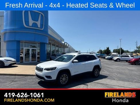 Used 2019 Jeep Cherokee Latitude Plus w/ Cold Weather Group AWD/4WD image 1