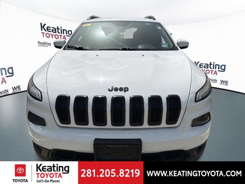 Used 2018 Jeep Cherokee Latitude w/ Altitude Package FWD image 8